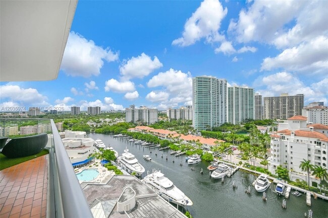 Photo - 19707 Turnberry Way Unidad 17A