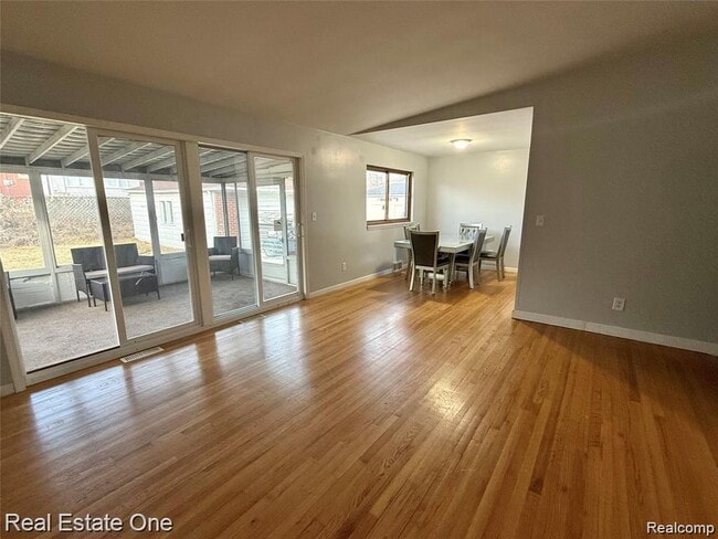 Photo - 6845 Plainfield St