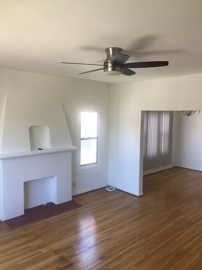 Photo - 6130 1/2 Saturn St