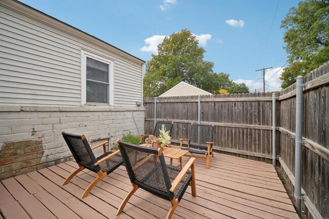 Photo - 1417 E 38th Pl