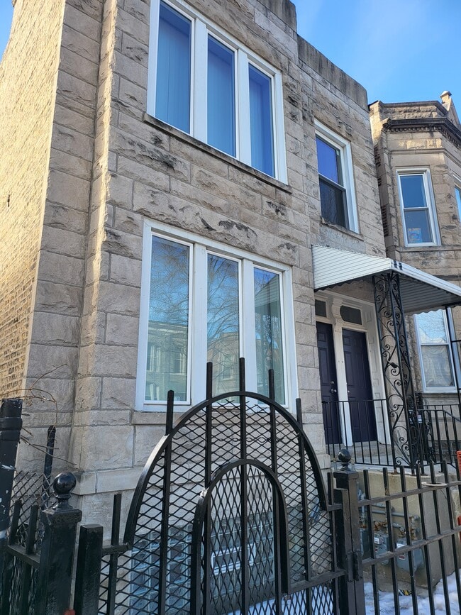 Building Photo - 1940 S Trumbull Ave Unit 2nd floor