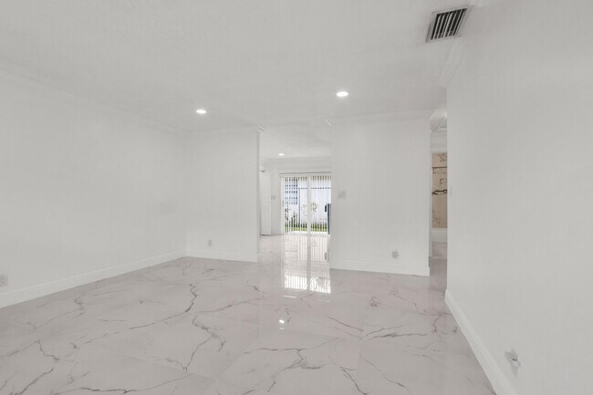 Photo - 3421 NE 5th Ave
