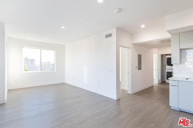 Photo - 843 Wilcox Ave Unit 401