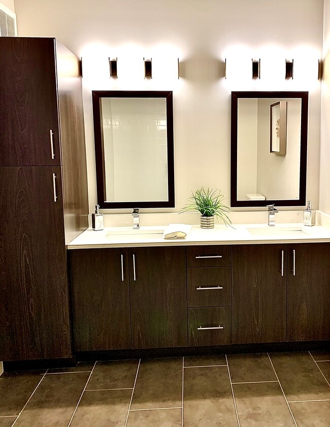 2 BD, 2BA- Master Bathroom