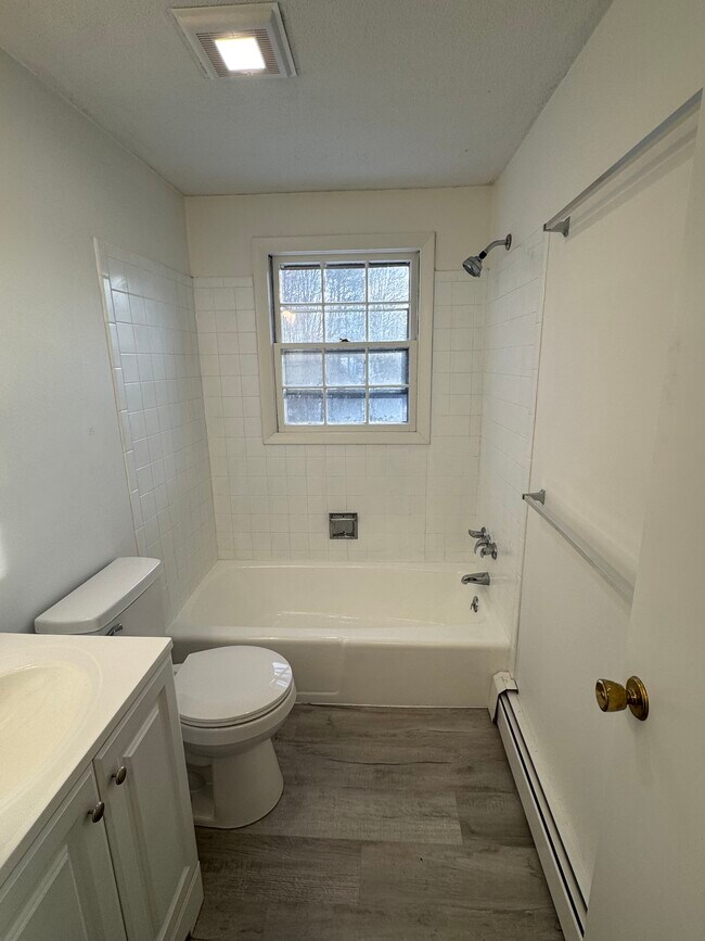 3 Bayview St