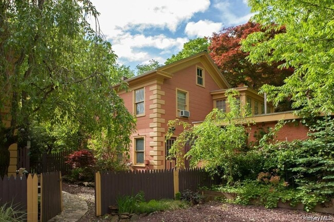 Building Photo - 215-217-217 Old Rte 22