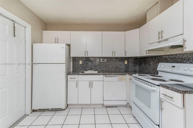 Photo - 6331 Pierce St Unidad 1