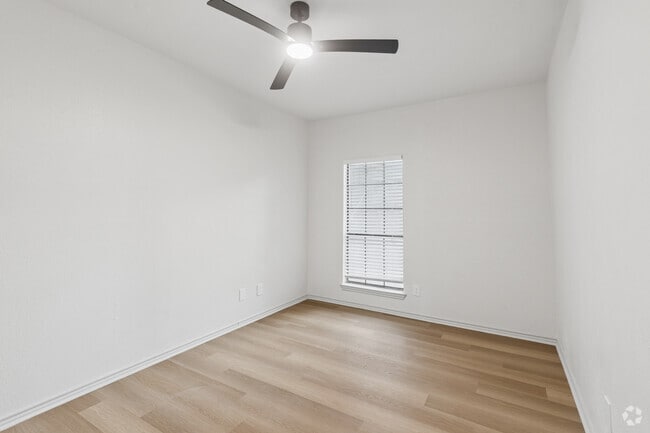 1BR, 1BA - 688SF - Bedroom
