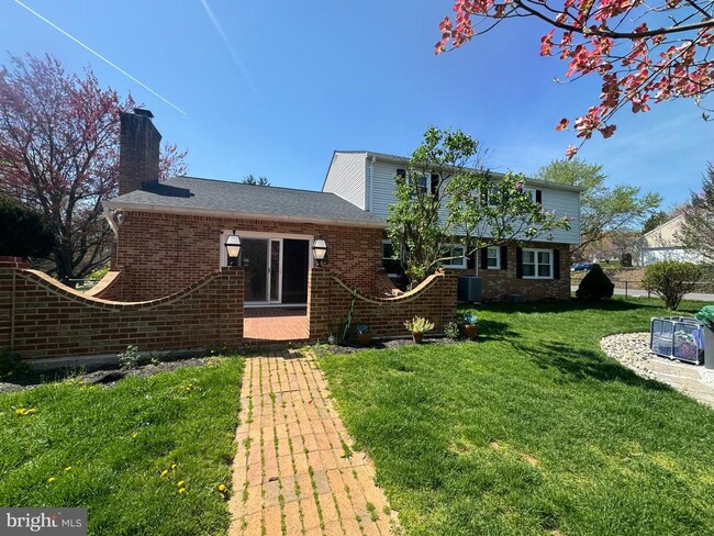 Photo - 901 Hillcrest Dr