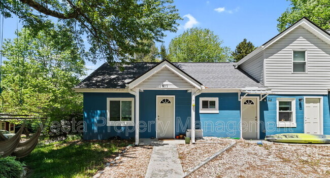 Building Photo - 817 Oakdale Rd Rental