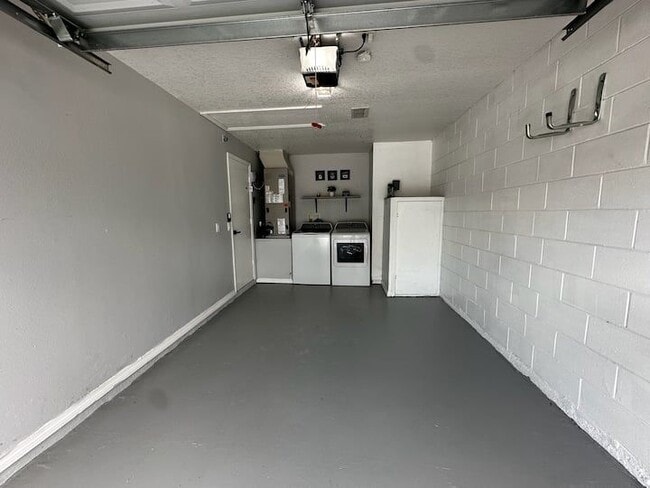 Photo - 6228 Ryegrass St