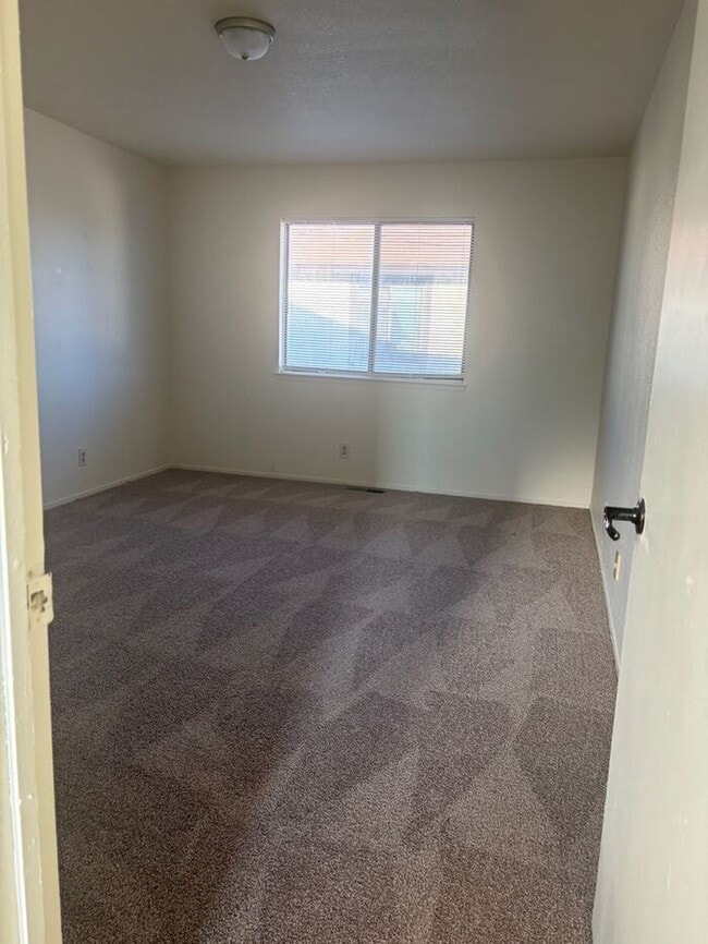 COMING SOON! Located in the heart of downt... House House Rental in