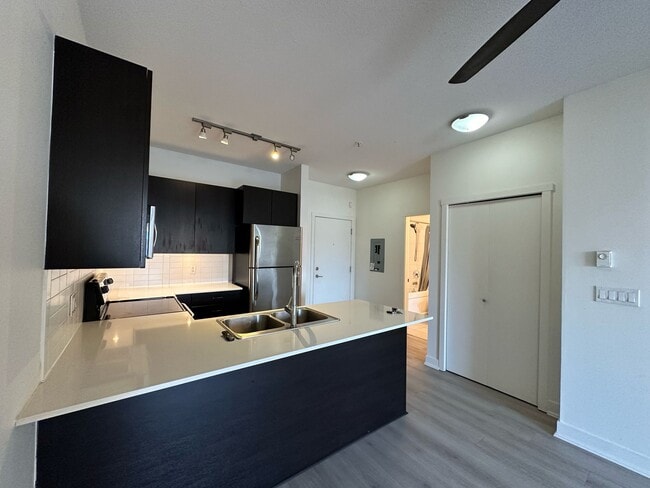 Photo - 20460 Douglas Cres
