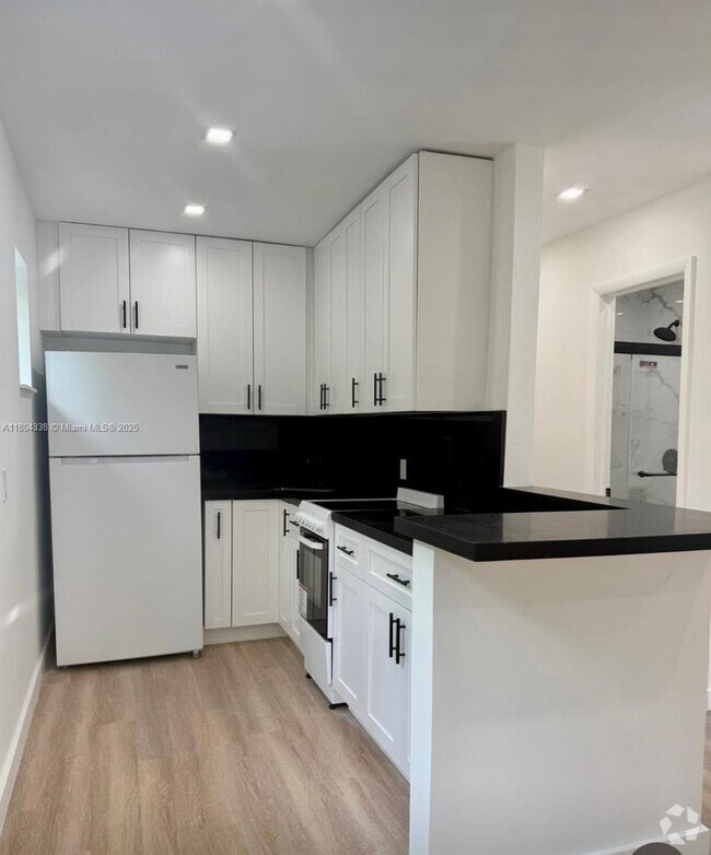 Building Photo - 7521 NE 2nd Ct Unit 6 Rental