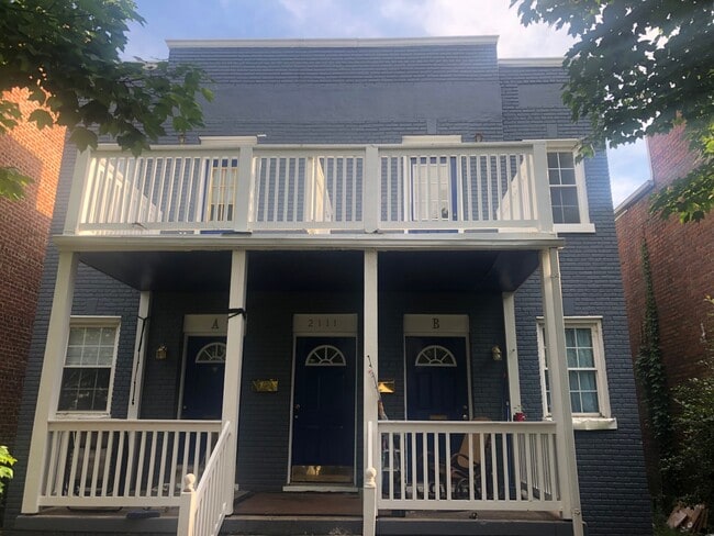 Unit is upper right - 2111 Maplewood Ave Unit D