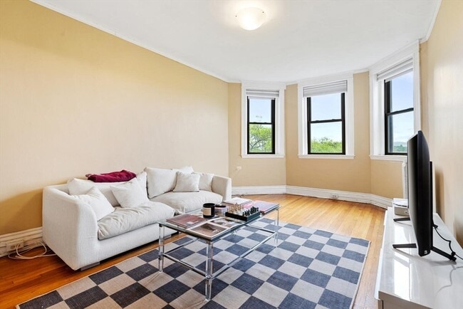 Building Photo - 378 Riverway Unit 8