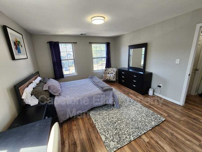 Photo - 37 Howard Ct Unit 3 - Master Bedroom