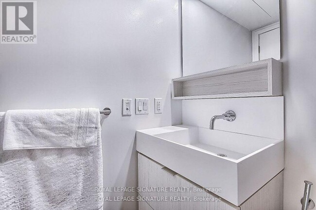 Photo - 5 Soudan Ave Unit 816