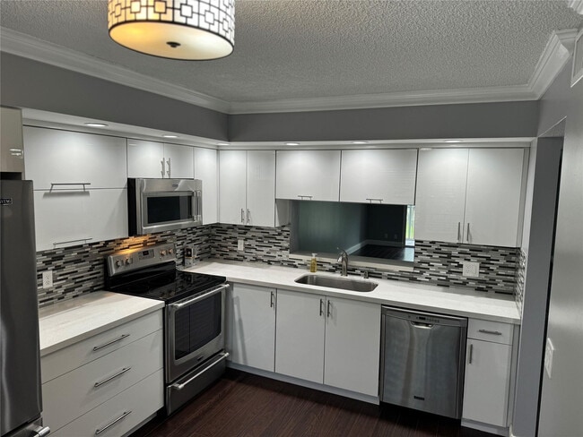 Building Photo - 12750 SW 4th Ct Unit 310j