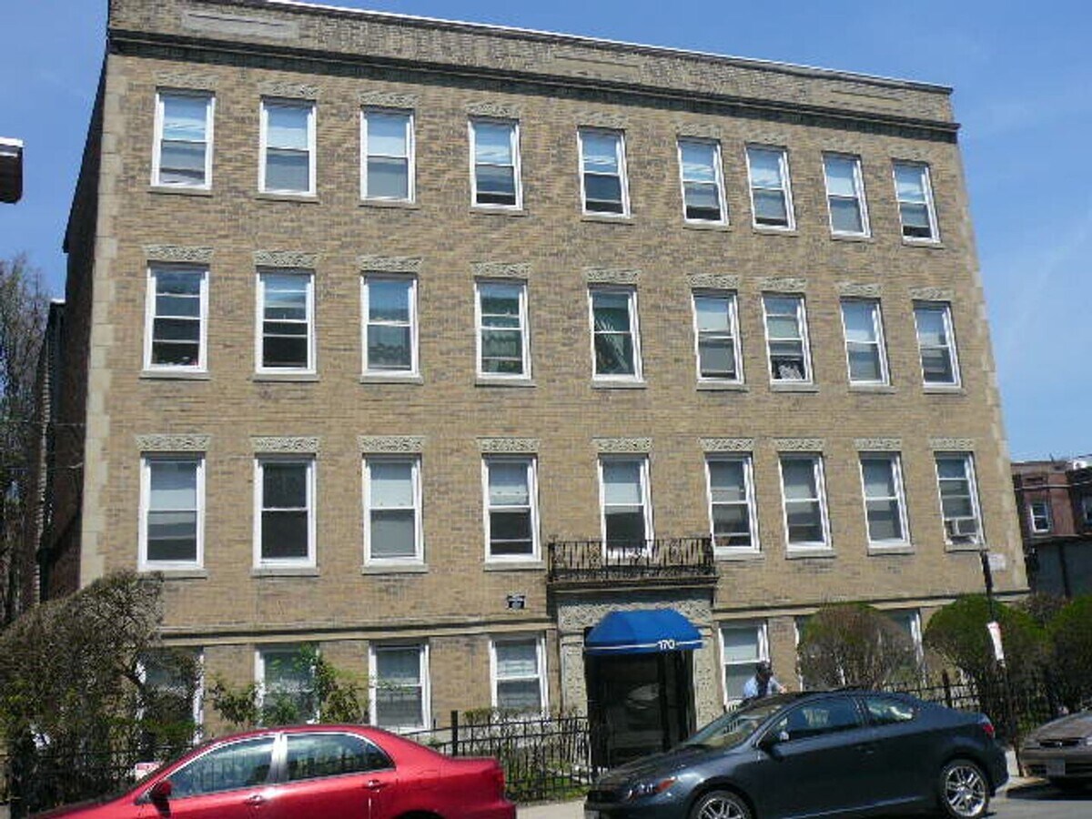 July Great Brookline Alternative Heat HW Inc No Fee Students OK Eat in Kitchen - July Great Brookline Alternative Heat HW Inc  No Fee Students OK Eat in Kitchen