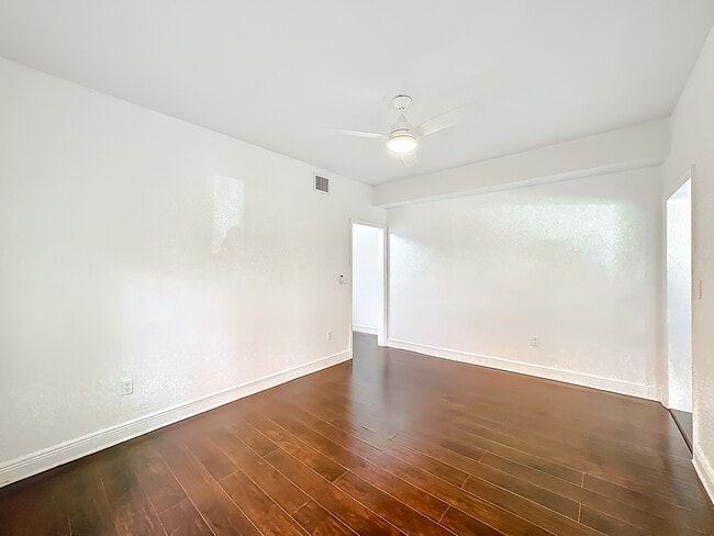 Living Room 2 - 518 Biscayne Dr Unit C