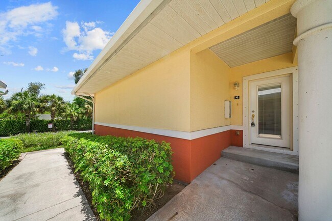 Photo - Nicely updated 3-bedroom, 2-bath upper-floor condo in Fort Myers