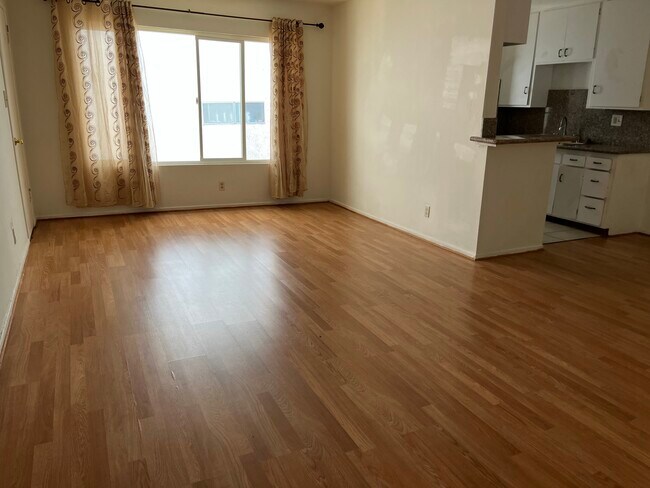 Photo - 1917 Overland Ave Unit 6 Apt #