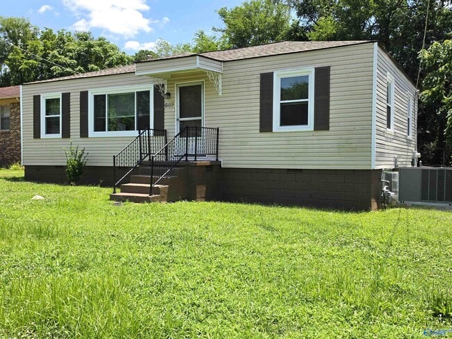 Building Photo - 507 Redbud Dr NW