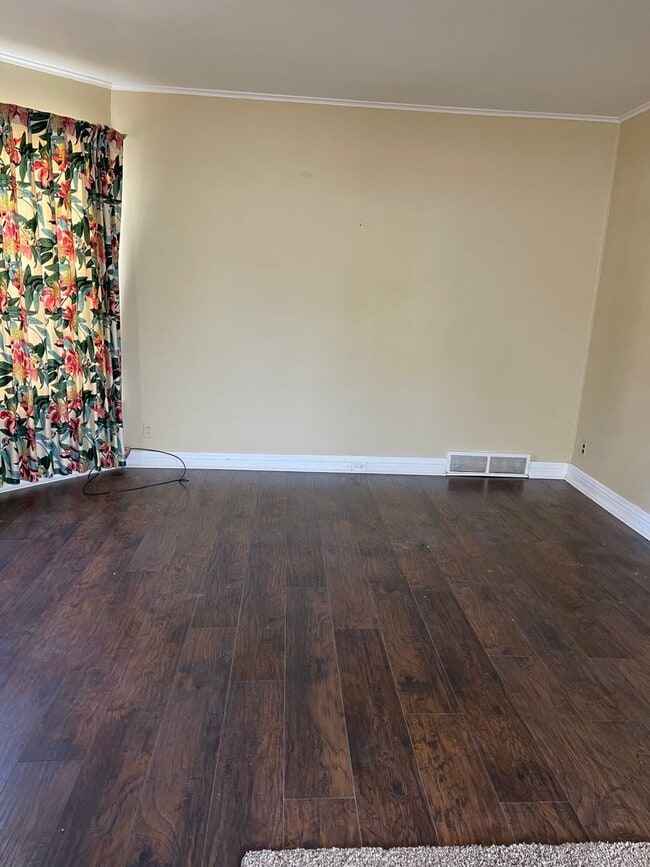 Photo - Nice 3 Bedroom Home near Downtown