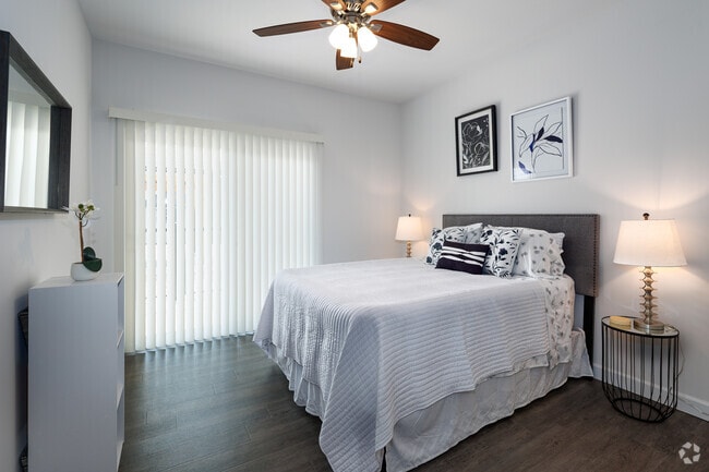 2HAB, 2BA - 1,175 ft² - Habitación