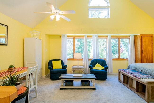 Photo - 9988 Hillview Dr