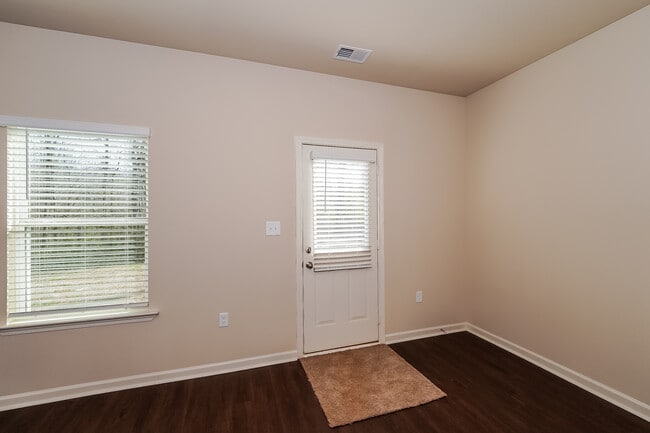 Photo - 484 Clover Cir