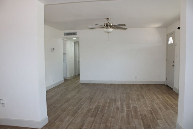 6526 E Calle Dened