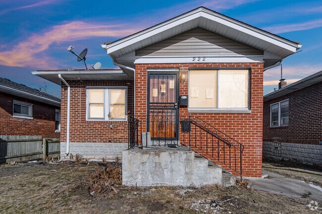 Building Photo - Three Bedroom Remodeled Home With Garage