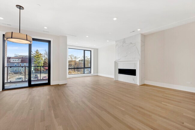 Building Photo - 3352 N Ashland Ave Unit 2S