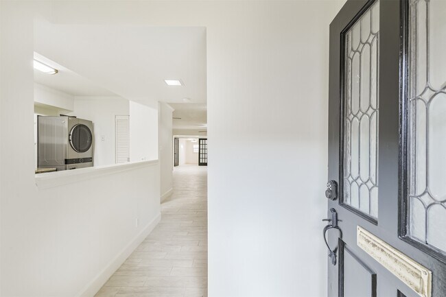 Photo - 2505 Watertown Mall St Unit 86