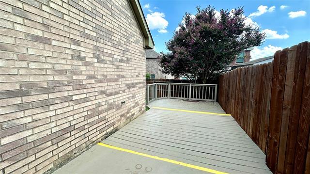 Photo - 1402 Peregrine St