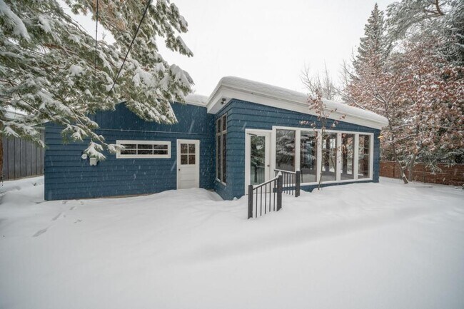 Photo - 225 E 25th St