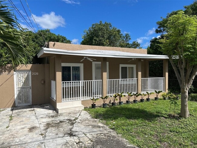 Photo - 261 NW 49th St Unit A