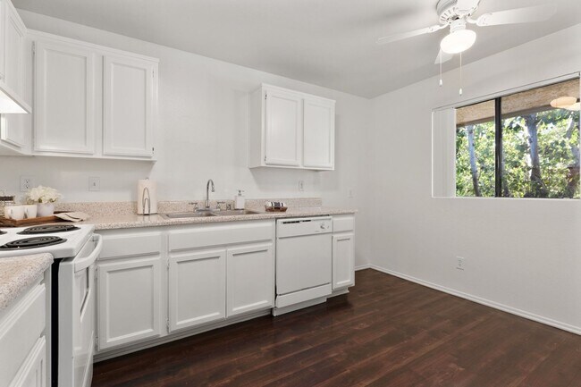 Aventine Court Apartment Homes