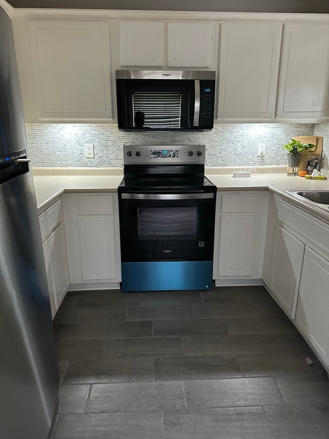 Building Photo - 104 Camellia Ct Unit 104