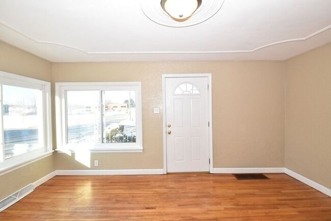 Photo - Mishawaka Northside 3 bedroom 1 1/2 story home with 2 bathrooms