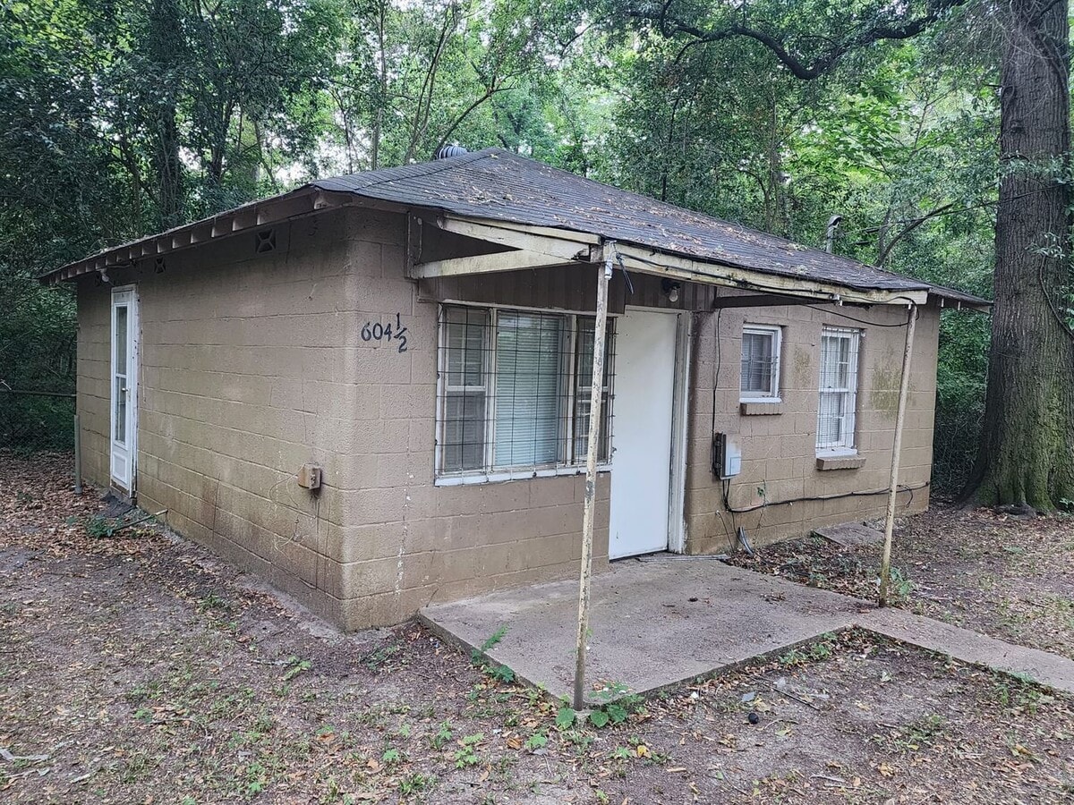 1 BDRM 1 BATH - 1 BDRM 1 BATH Townhome