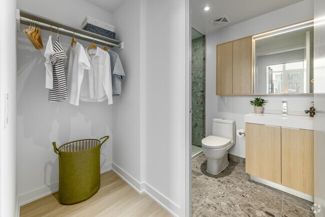 2 chambres + bureau, 2 salles de bain - 857 pi² - Salle de bain attenante/Dressing