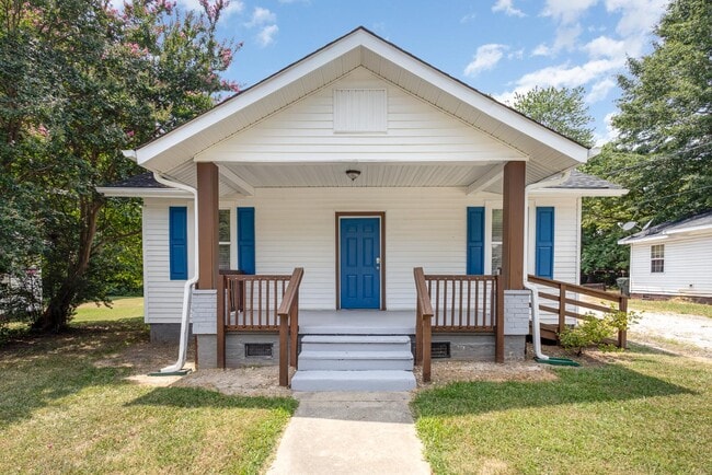 Photo - 105 S Elm St House