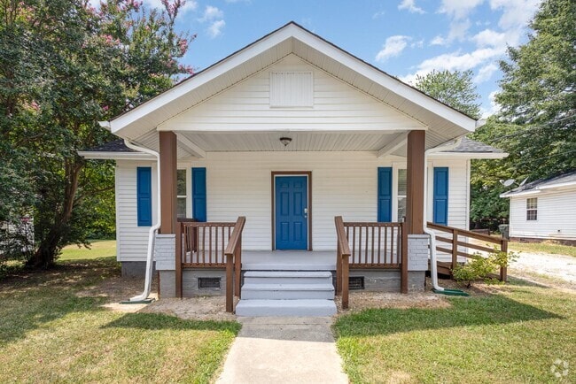 Building Photo - 105 S Elm St Rental