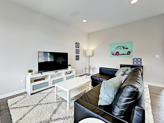 Photo - 2806 S Charles St