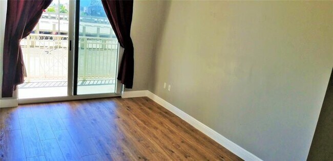 Photo - 511 SE 5th Ave Unidad 607