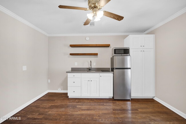 5753 W Glendale Ave Unit 105