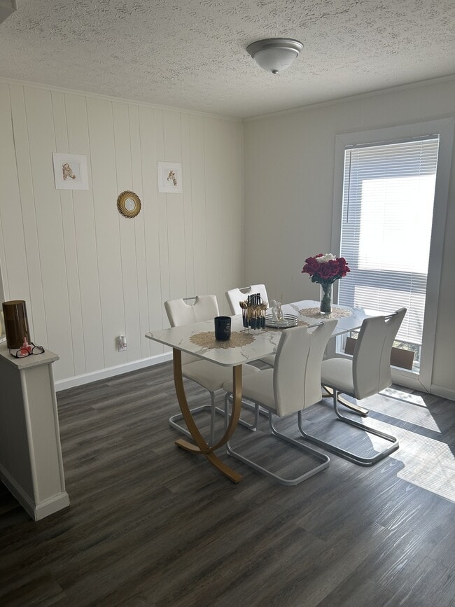 Photo - 2535 W Monroe St